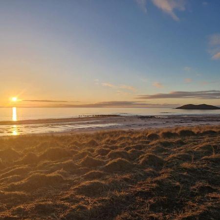 Villa Loch An Eilean Pod Isle Of South Uist Pollachara Exterior foto
