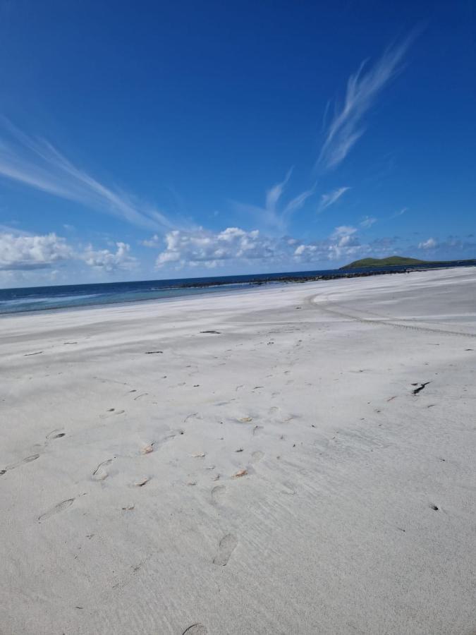 Villa Loch An Eilean Pod Isle Of South Uist Pollachara Exterior foto