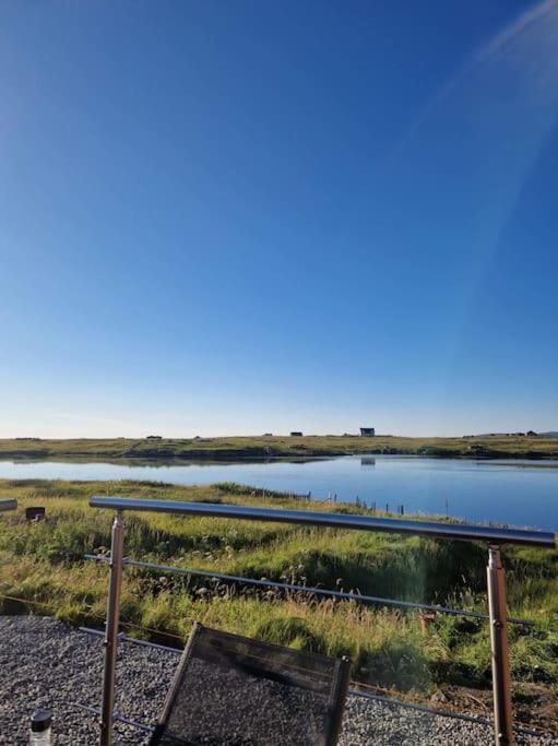 Villa Loch An Eilean Pod Isle Of South Uist Pollachara Exterior foto
