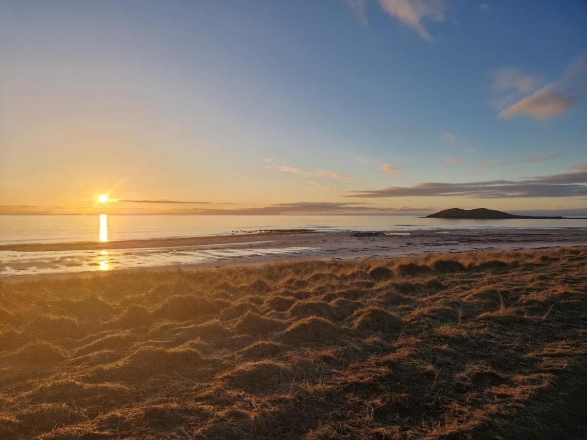 Villa Loch An Eilean Pod Isle Of South Uist Pollachara Exterior foto