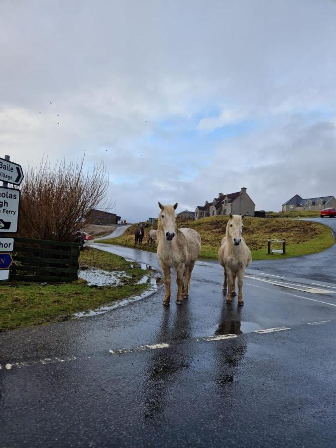Villa Loch An Eilean Pod Isle Of South Uist Pollachara Exterior foto