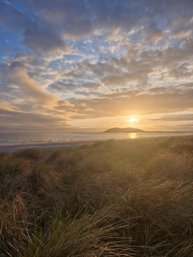Villa Loch An Eilean Pod Isle Of South Uist Pollachara Exterior foto